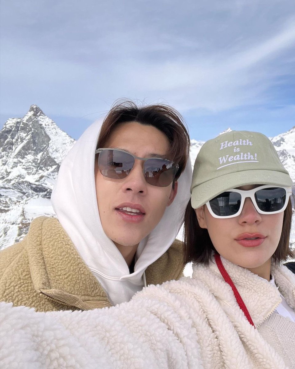 Cayla_Iris's tweet photo. น่ารักจังเลย 🥰😘  รูปคู่ก็จะเซลฟี่เป็นส่วนใหญ่เบ้าหน้าดีมาก ยังไงก็รอด 😍 ไปไหนต่อวัยรุ่น 😗

#หมากคิม #หมากปริญ #คิมเบอร์ลี่ https://t.co/oBEWMzdfUN
