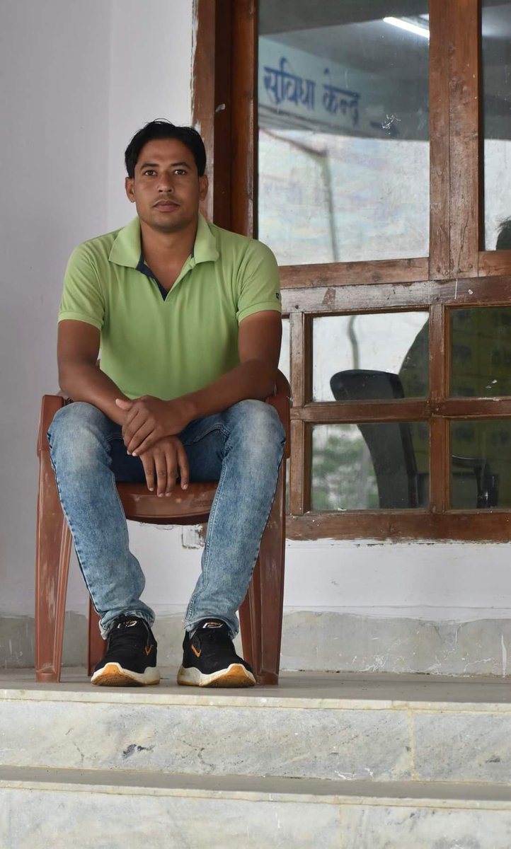 SultanA61835874's tweet photo. हँसते चेहरों की कहानी जानता हूँ ख़ूब मैं, जिसको भी परखा वही टूटा मिला और बिखरा मिला!
#Sultan_Ali.👈 👇 https://t.co/CvMGKLjP4r