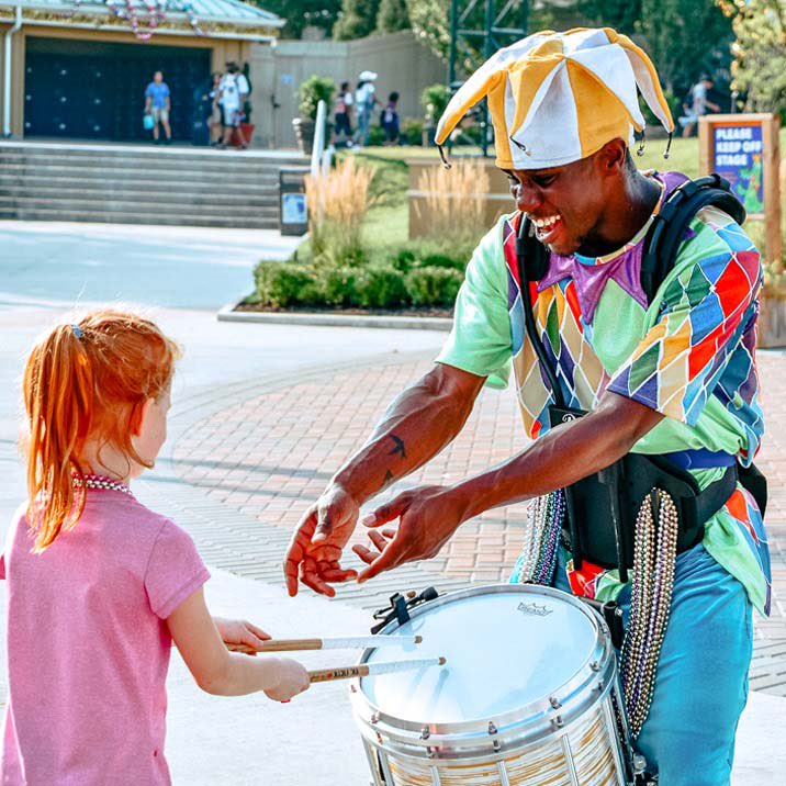 worldsoffun's tweet photo. Like to make people happy? Make it a career and become a #worldsoffun Ambassador! Starting wages up to $17/hr with positions to fit every interest. Learn more: https://t.co/bwR4GutahB https://t.co/eMb9cW34n8