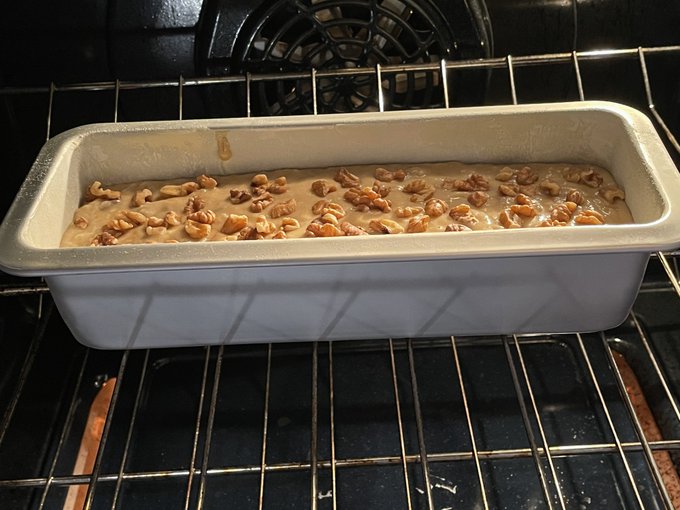 1 pic. i makey da banana bwead uwu ?? who wants some?

it’s been awhile since i’ve baked something, so