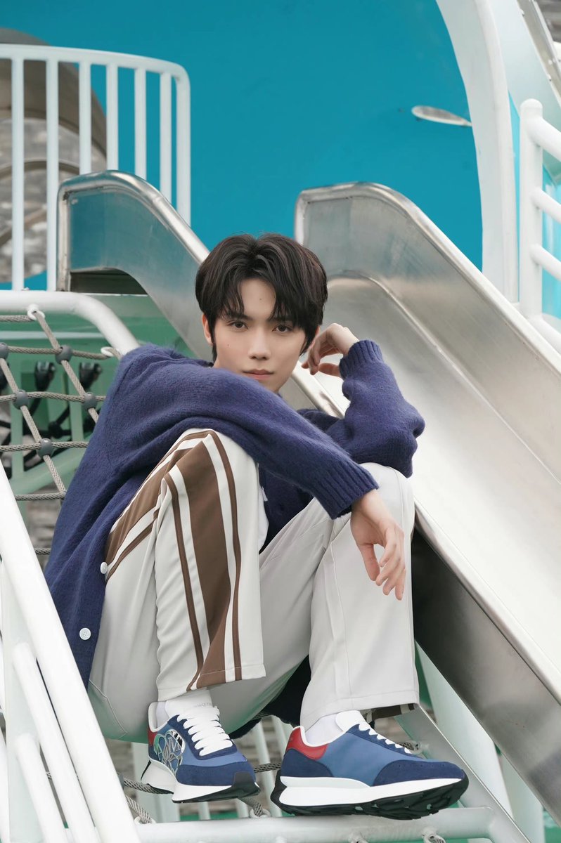 [Z-众所舟知 Weibo] 220412 update

Diversified style whether day or night.

#罗一舟 #LuoYizhou #IXFORM #IXFORM罗一舟