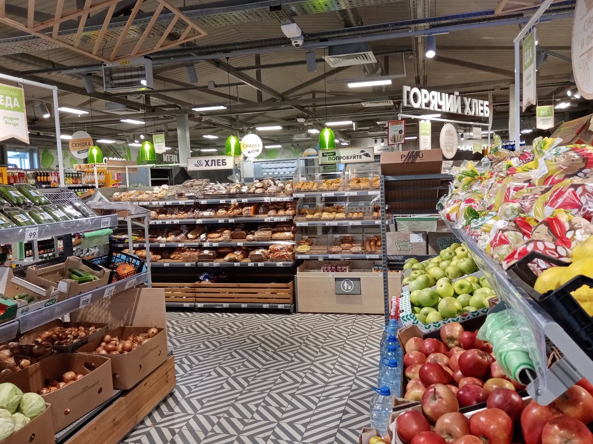 Друзья, давайте покажем любителям поерничать над тем, как в России стало голодно и продемонстрируем наши страдания из-за отсутствия европейских товаров. Россия самодостаточна, как никогда.