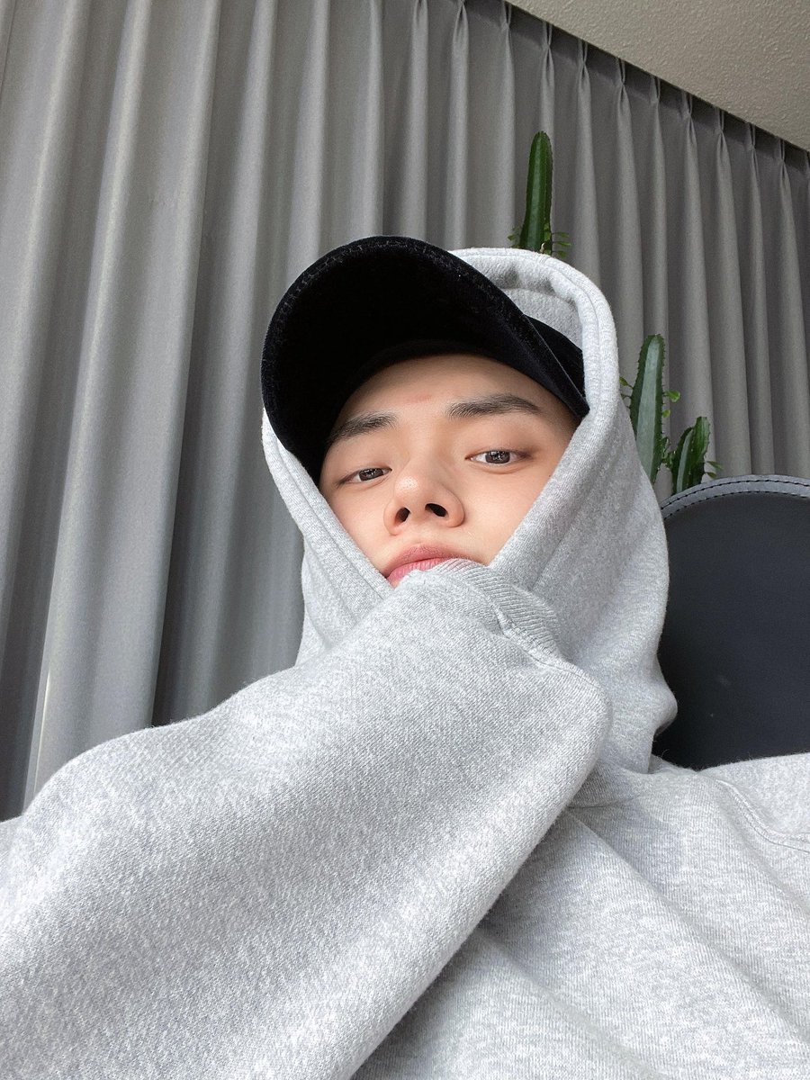 yeonjun gray hoodie