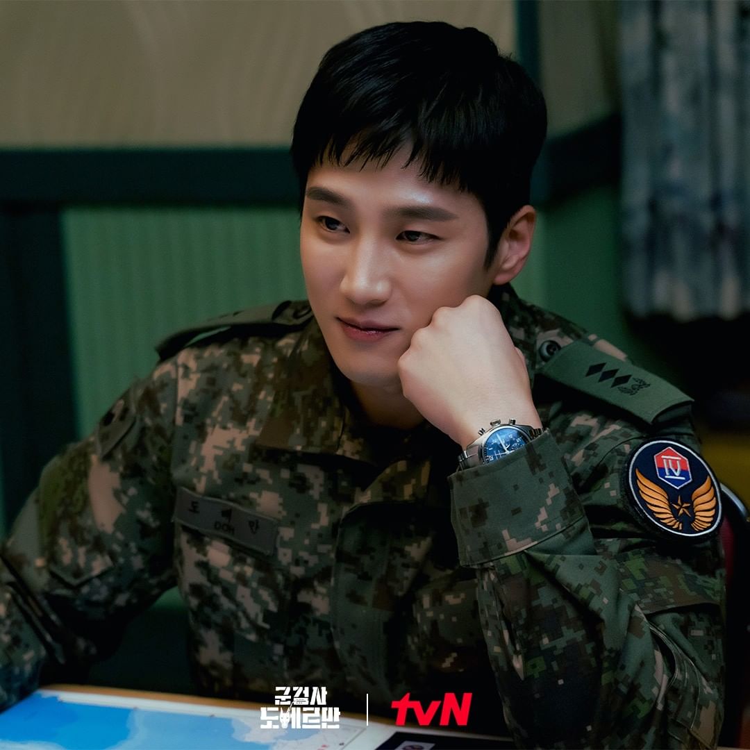 THEK___KING's tweet photo. 🐶Military Prosecutor Doberman🐶

#AnBoHyun #ChoBoA had a dinner at the hideout with Ramen &amp; wine. #MilitaryProsecutorDoberman finally set fire to the romance.

Check out the ranking on THEKKING!
The final 1st will be sent to New York Times Square!

*Source tvN official instagram https://t.co/P156a6mOxO