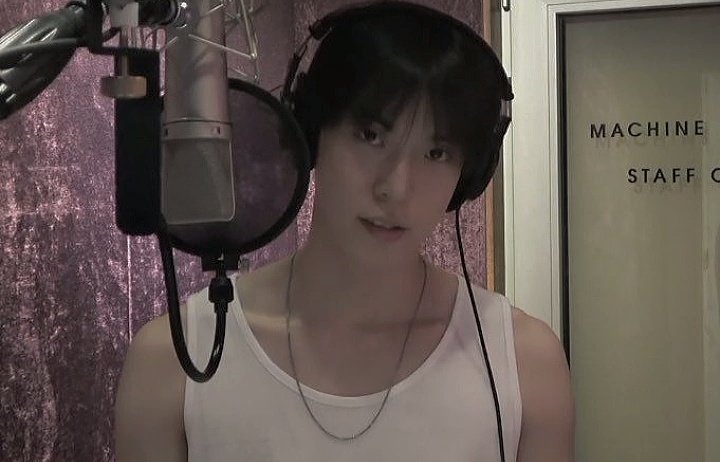 ncityfics's tweet photo. doyoung wearing tank tops 

a thread; https://t.co/NRGWOwf5DC
