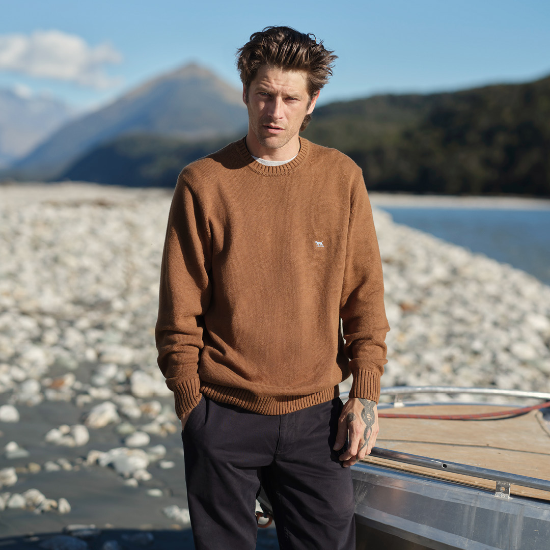 WINTER ESSENTIAL // The Gunn Crew Neck Knit, perfect layering for the changing seasons.

📷: @derekhendersonphoto
 
#renatured #backtonature #roddandgunn #mensfashion #mensstyle #mensfashion #autumn #winter #seeklessfindmore #winteressentials #luxelayering #gunnguy #gunnknit