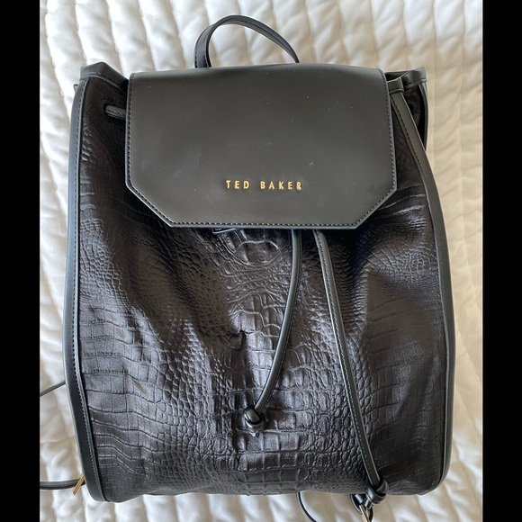 KerryKouture_'s tweet photo. So good I had to share! Check out all the items I'm loving on @Poshmarkapp #poshmark #fashion #style #shopmycloset #tedbaker: https://t.co/W5GI5yJdOe https://t.co/cbkT2IHz9p