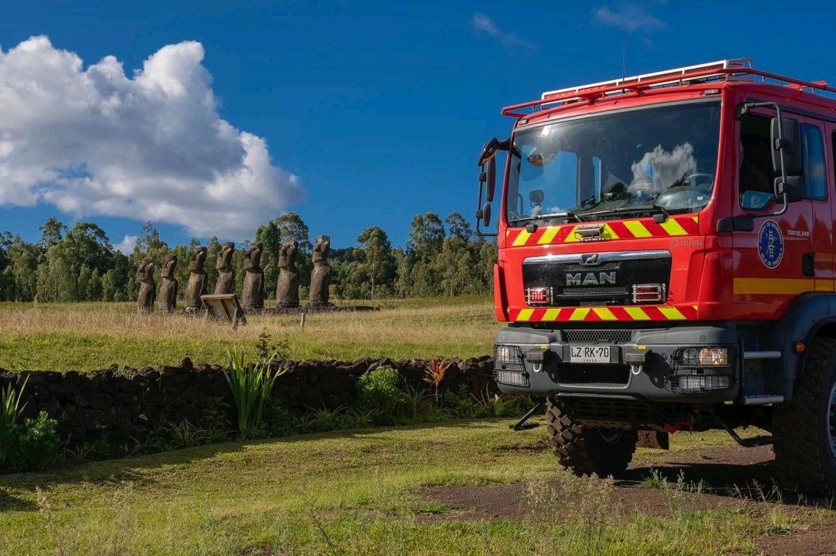 teambestioles's tweet image. #BestioledePaques
Direction l'océan Pacifique 🌎 et plus précisément ce petit morceau de Chili 🇨🇱 qu'est Rapa Nui (île de Pâques) avec ce @MANTruckBusFr TGM 18.340 4x4 carrossé par #Iturri.
Ne doutons pas que les impressionnants Moai 🗿 veilleront sur cette petite #bestiole 🚒