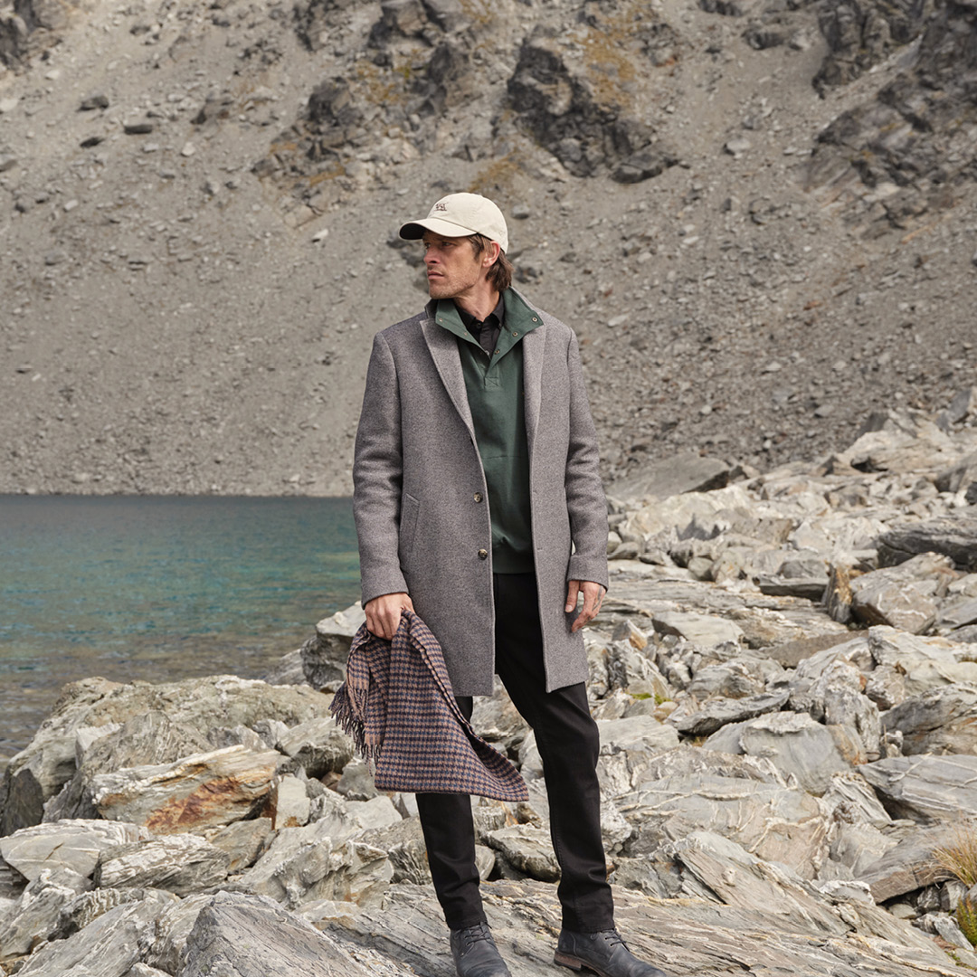 LUXE LAYERING // Effortlessly match your layers to the inspired hues of New Zealand’s landscape.

📷: @derekhendersonphoto
 
#renatured #backtonature #roddandgunn #mensfashion #mensstyle #mensfashion #autumn #winter #seeklessfindmore #winteressentials #luxelayering #gunnguy