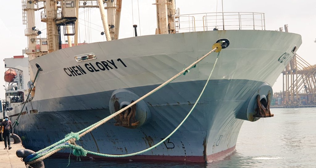 IndiainSL's tweet photo. 11,000 MT rice from #India reached #Colombo on board ship Chen Glory today ahead of New Year celebration by people of 🇱🇰. 16,000 MT rice supplied under 🇮🇳's multi-pronged support to 🇱🇰 in the past week alone.These supplies which mark the special bond between 🇮🇳&🇱🇰 will continue. https://t.co/PF3yE626hl