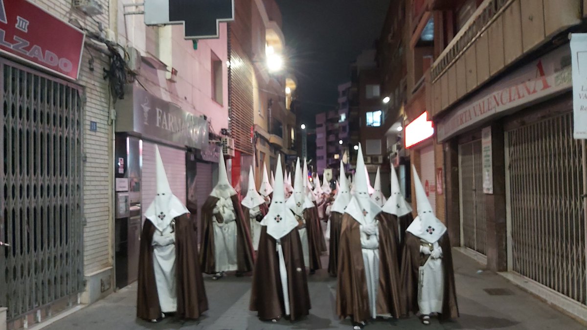 VeraCruzTorrent's tweet photo. Ayer volvimos a participar en el traslado de la Hermandad de las Negaciones de Pedro. Con ilusión volvemos a participar de #SSantaTorrent22 #SemanaSanta https://t.co/5cWXKz5PHu