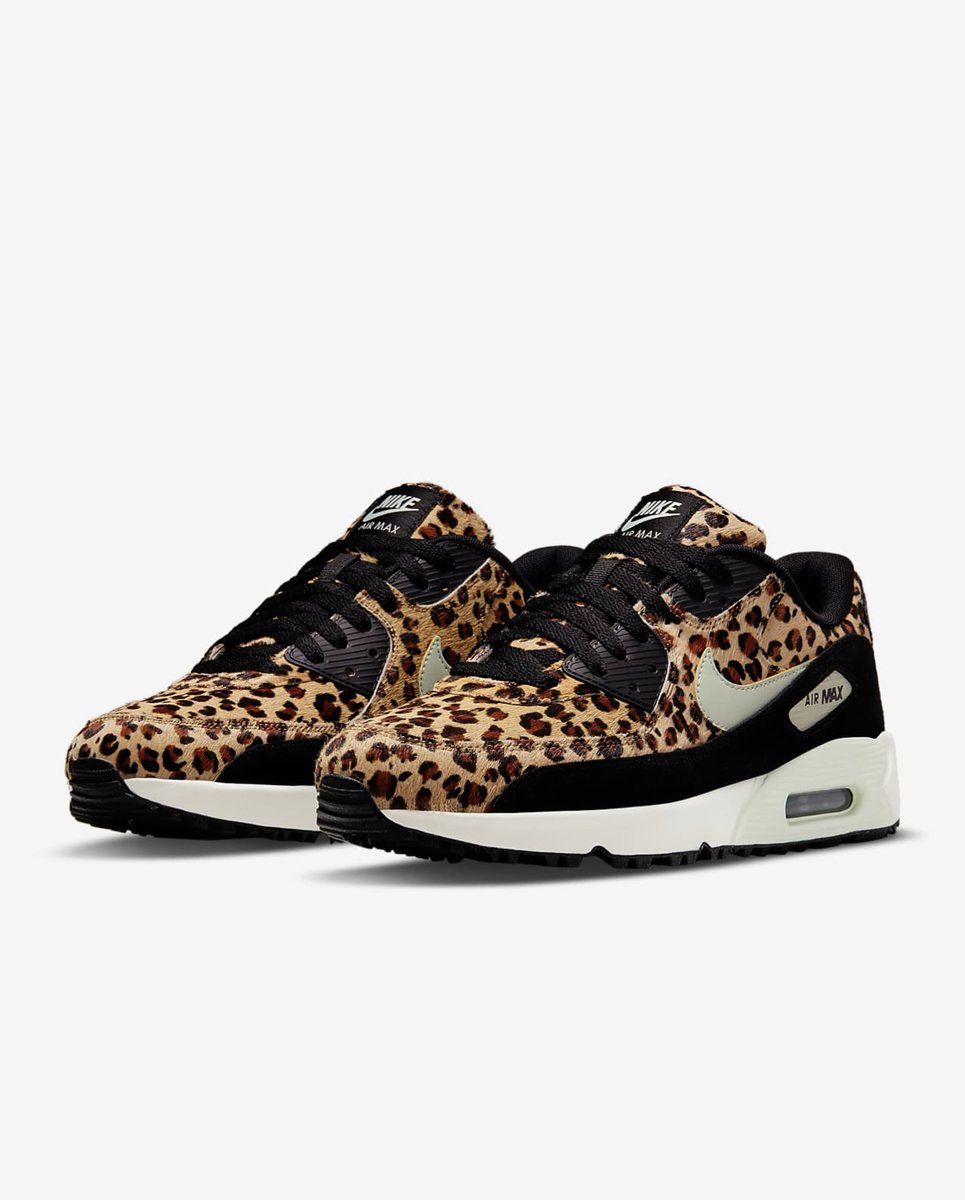 SNKR_TWITR tweet media