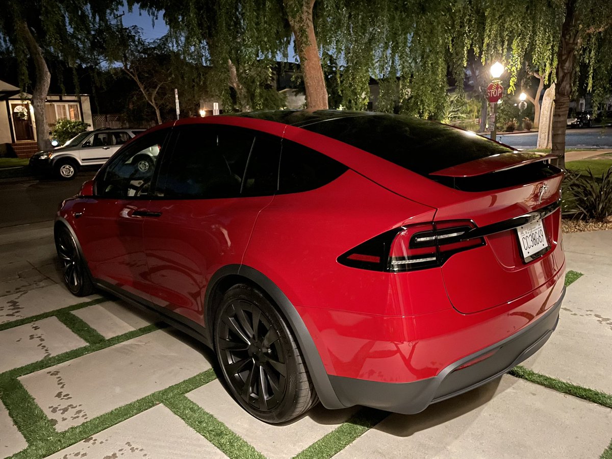 KumarMortgage's tweet image. #modelXplaid is def special.  Worth the wait! #tesla #teslamodelx #refesh #teslaplaid #toofast #Cybertruck #ElonMuskTwitter #EV #ElonMusk #selfDrivingCar #modelX #ElectricVehicles #GasPrices #yoke #GigaTexas #Trending #Elon #DogecoinToTheMoon