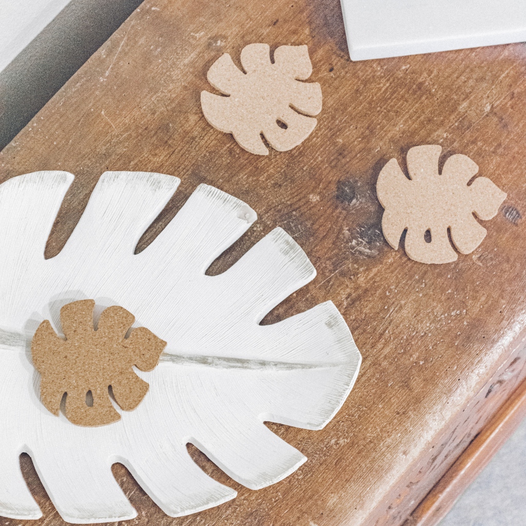 PepMelon's tweet photo. Monstera leaf decor - what else? Styling your home! 

#monstera #monsteraleaf #monsteraleafdecor #leafdecor #styleyourhome #leafcoaster #monsteracoaster #monsterauntersetzer #blattdekoration #blattuntersetzer #leaftrivet #lovemonstera #monsteraordnersetzer #pepmelon https://t.co/Y1eT3MHF5x