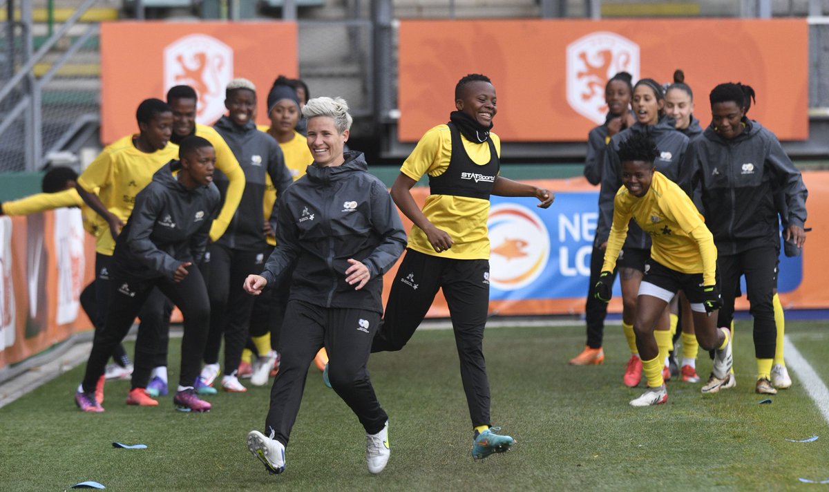 Banyana_Banyana's tweet photo. 🚨MATCHDAY 🚨

⚽: Netherlands 🇳🇱 🆚 Banyana Banyana 🇿🇦
🏆: International Friendly
🕕: 18:45 (build up from 18:00)
🏟️: Cars Jeans Stadion
📺: LIVE on @SPORTATSABC Channel on DTT, Openview 124 and also available on TelkomONE.

#LimitlessAndBeyond #Womensfootball https://t.co/nbdi1NP9RL