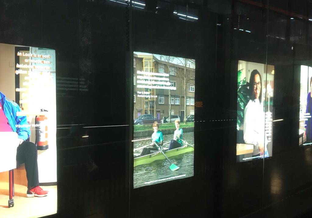 rvdelaak's tweet photo. In de regel zijn roeiers op het water zichtbaar. Wij zijn er trots op dat enkele van onze leden nu zichtbaar zijn in de Haagse Tramtunnel op posters van @haagsarchief dat tot juni speciale aandacht aan stadsdeel Laak onder het motto #HaagsDNA/Laak besteedt. https://t.co/RHY3s9VOqc