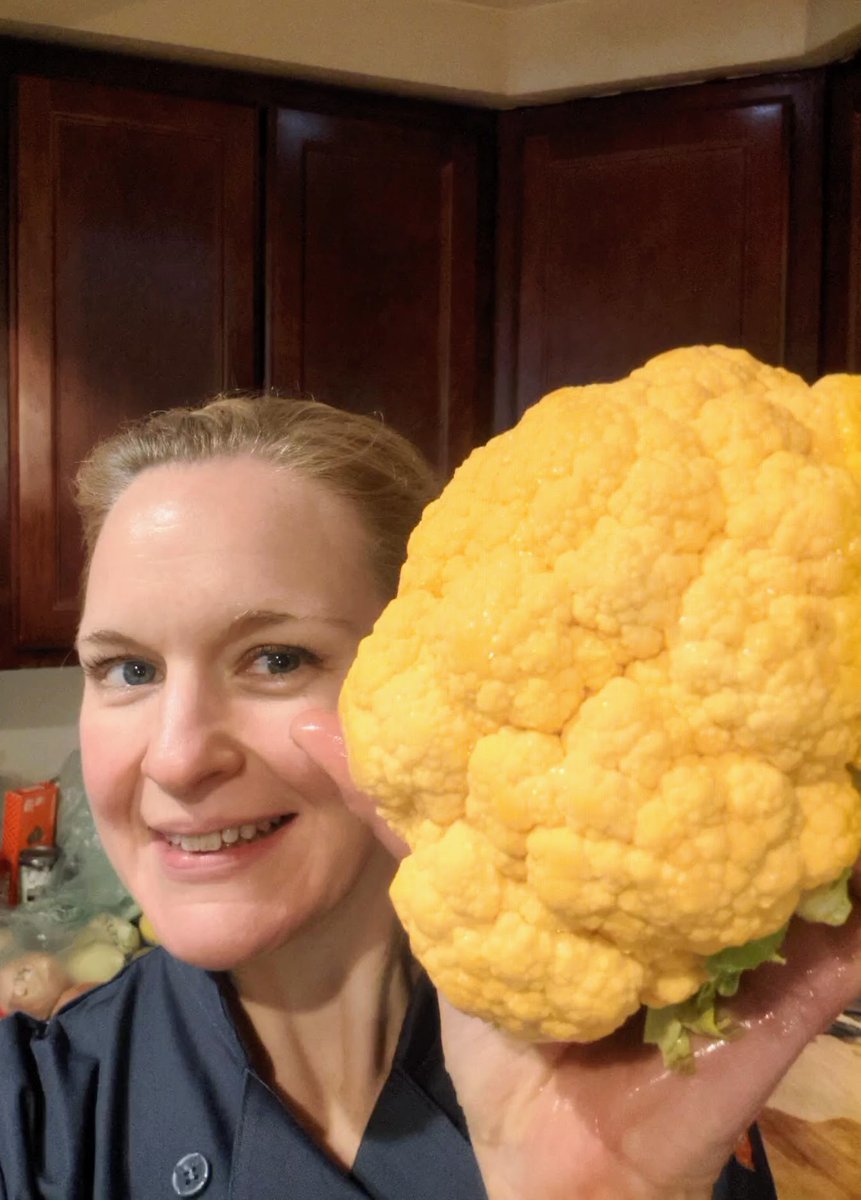 ChefKatieS's tweet photo. Smoky Roasted Cauliflower - #roastedcauliflower #veganrecipes #veganfood #healthyvegan #oilfreevegan #wfpbno #wfpb #cauliflower #orangecauliflower #healthycooking #fatfree #healthychef #veganchef #vegan  https://t.co/jRVOZGborn https://t.co/W6GbBayWEo