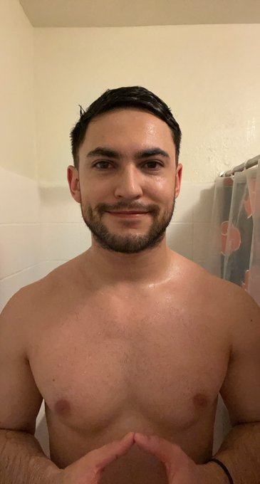 How my mom used to fix my hair back when I was a kid 🤓 like a good boy but 😤 I hated it https://t.co