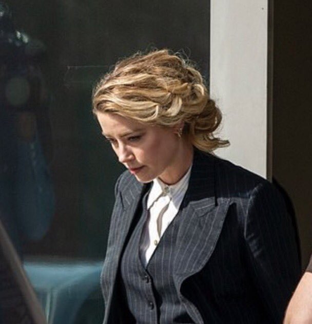 An_elf_pirate's tweet image. Walking into a UK court as a witness knowing you get to cherry pick the evidence you give for a verdict that’s already been decided 

Vs

Walking into a US court as the defendant knowing ALL the evidence of what you’ve done will be shown to a jury 

#JusticeForJohnnyDepp