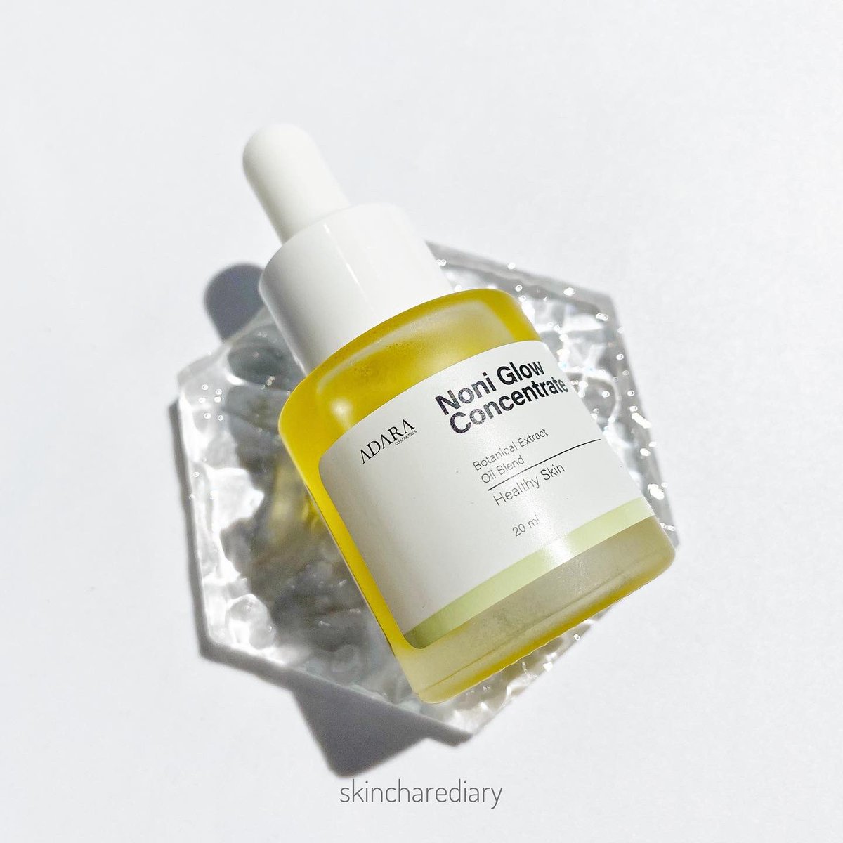 smultronstaIIet's tweet photo. racun face oil yg ampuh buat calming jerawat & redness!
yg lg cari referensi face oil affordable, ringan, multipurpose & bisa dipakai buat all skin type, simak reviewnya ya ๐ซถ๐ป
โก Adara Cosmetics Noni Glow Concentrate by @Adara_ID
#StepUpnGlow #racuninskincare https://t.co/AaF7eKYTua