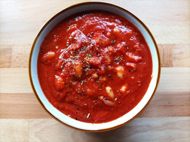Homestyle Baked Beans

Incredibly easy homemade baked beans in a rich and barbecue flavoured tomato sauce!

Perfect on toast or alongside your plant-based cooked breakfast.

Recipe 👇
thevegannutritionist.co.uk/homemade-baked…

#food #recipe #easyrecipes #plantbased #vegan