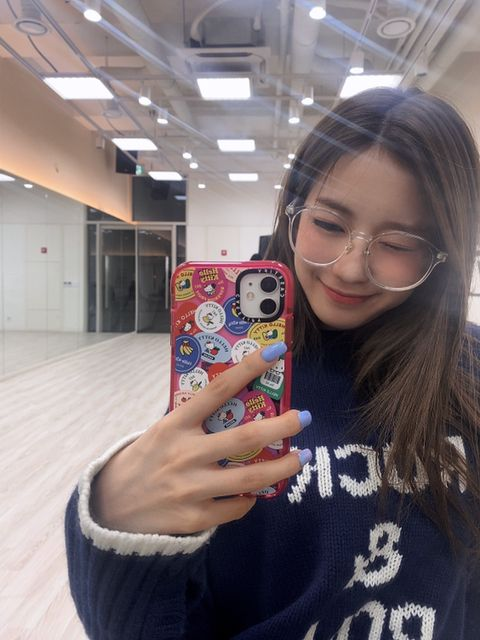wooyeon's mirror selfies with glasses >>