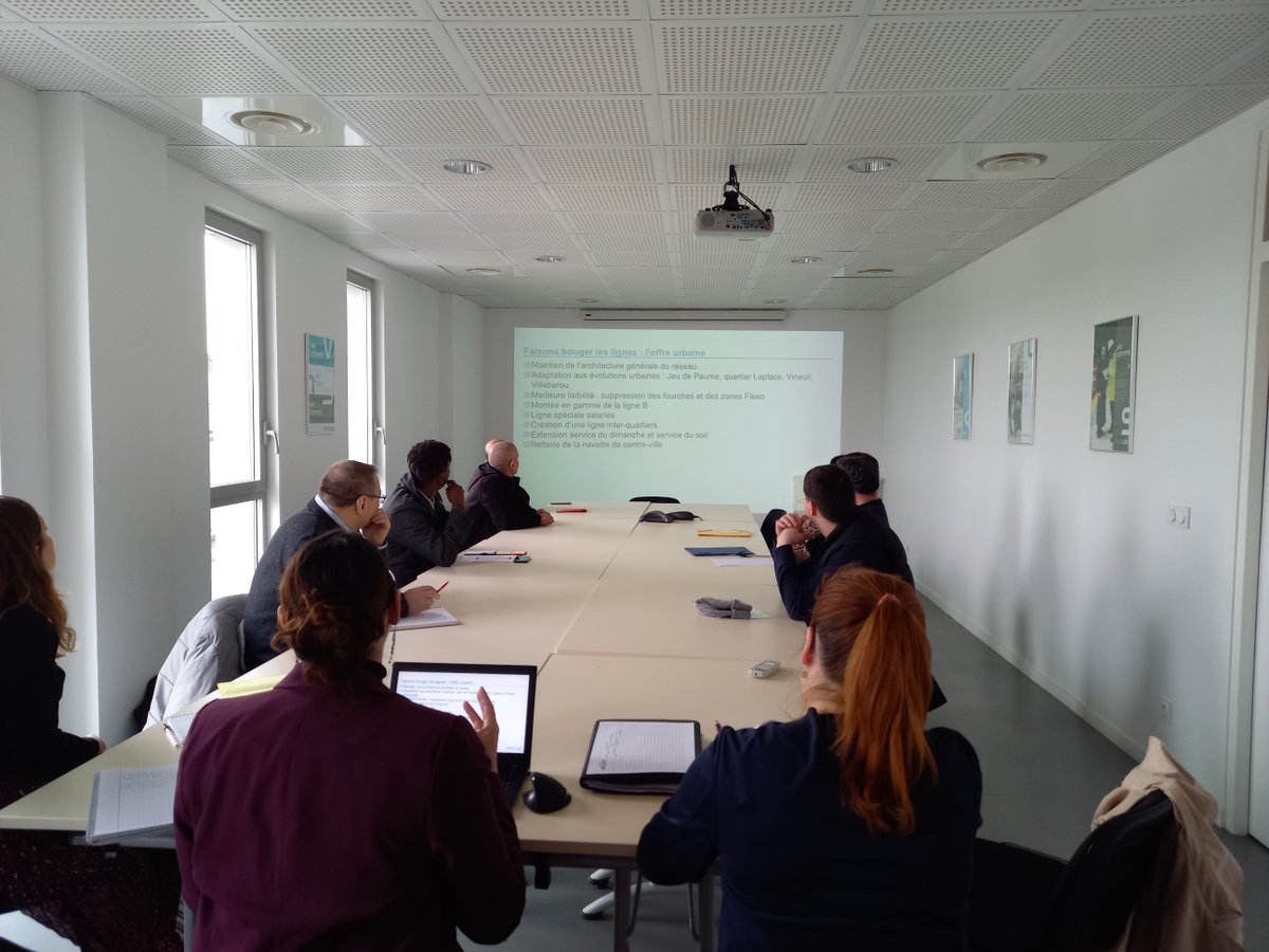 HervRenaud2's tweet photo. Aujourd'hui,  les équipes de #poleemploi Blois Laplace accompagnent #keolis dans le #recrutement de ses futurs conducteurs/conductrices de transport en commun.
Beau #partenariat avec #keolis et  #ECF pour un parcours et une formation sur mesure.
#tousmobilisés👏 https://t.co/16jXNpZBdN