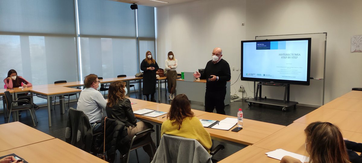 CSCancerSurgery's tweet photo. 👉 El pasado 28 de marzo se impartió el Curso Clinical Inmersión UMCOAP. Cirugía Oncológica Abdomino-pélvica.

La formación (teórica y práctica) tuvo lugar en la @UJIuniversitat y en los quirófanos del Hospital General Universitario. 

✅ Más cursos en https://t.co/pPUJJh0kFd https://t.co/ZC8PJ3J0O6