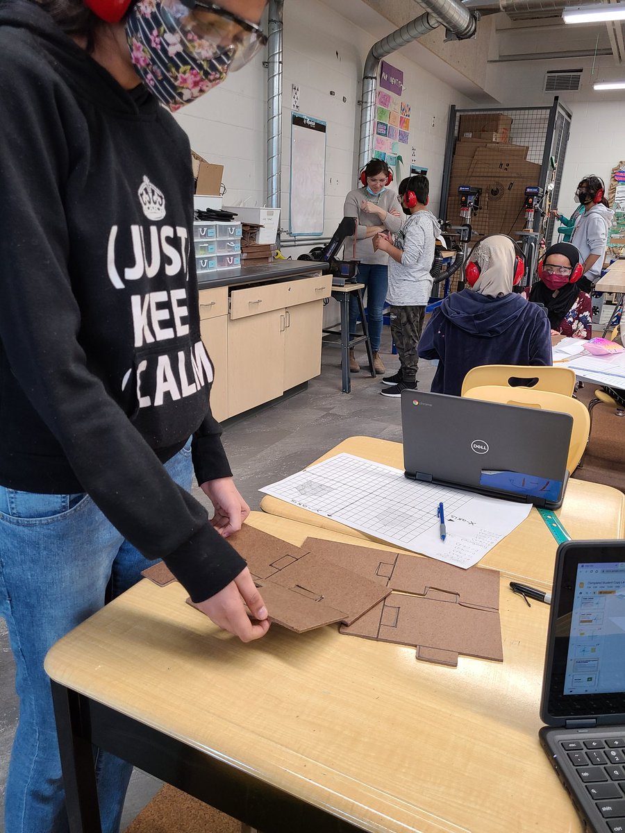 AFergusonsclass's tweet image. Gr. 7 Ss are making fantastic progress on their puzzles this week; learning new skills 2 create unique tools for play &amp;amp; exploration. We can&apos;t wait 2 paint on our designs &amp;amp; give them 2 our FDK classes @DesmondHDSB! Thank you @spattersonhdsb for your expertise!#weareinterconnected