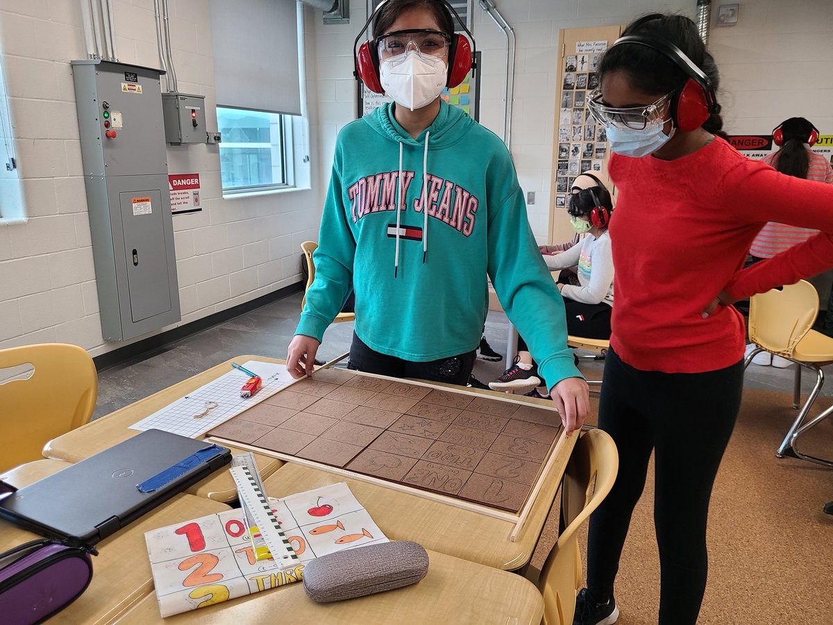 AFergusonsclass's tweet image. Gr. 7 Ss are making fantastic progress on their puzzles this week; learning new skills 2 create unique tools for play &amp;amp; exploration. We can&apos;t wait 2 paint on our designs &amp;amp; give them 2 our FDK classes @DesmondHDSB! Thank you @spattersonhdsb for your expertise!#weareinterconnected