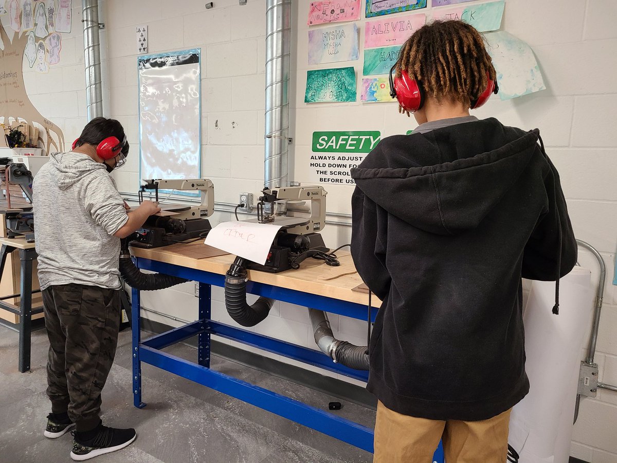 AFergusonsclass's tweet image. Gr. 7 Ss are making fantastic progress on their puzzles this week; learning new skills 2 create unique tools for play &amp;amp; exploration. We can&apos;t wait 2 paint on our designs &amp;amp; give them 2 our FDK classes @DesmondHDSB! Thank you @spattersonhdsb for your expertise!#weareinterconnected