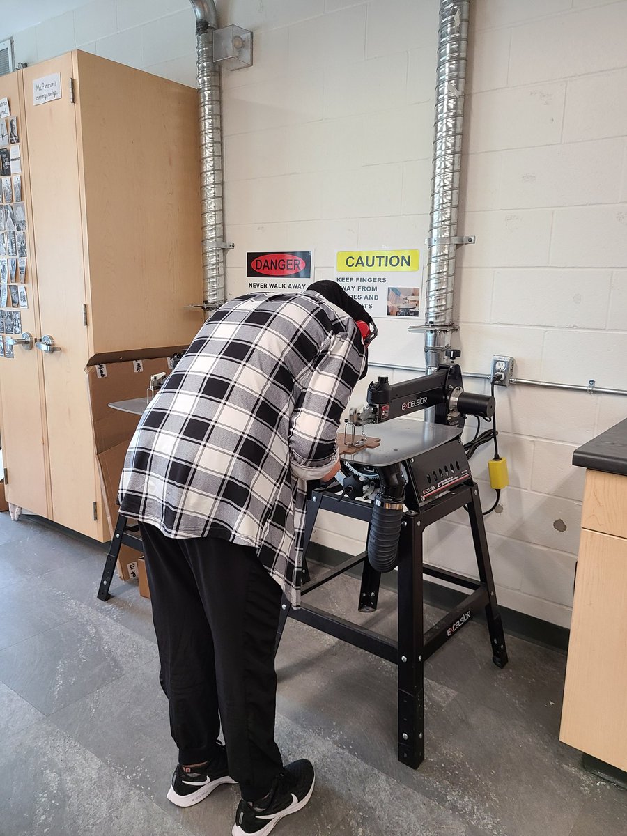 AFergusonsclass's tweet image. Gr. 7 Ss are making fantastic progress on their puzzles this week; learning new skills 2 create unique tools for play &amp;amp; exploration. We can&apos;t wait 2 paint on our designs &amp;amp; give them 2 our FDK classes @DesmondHDSB! Thank you @spattersonhdsb for your expertise!#weareinterconnected