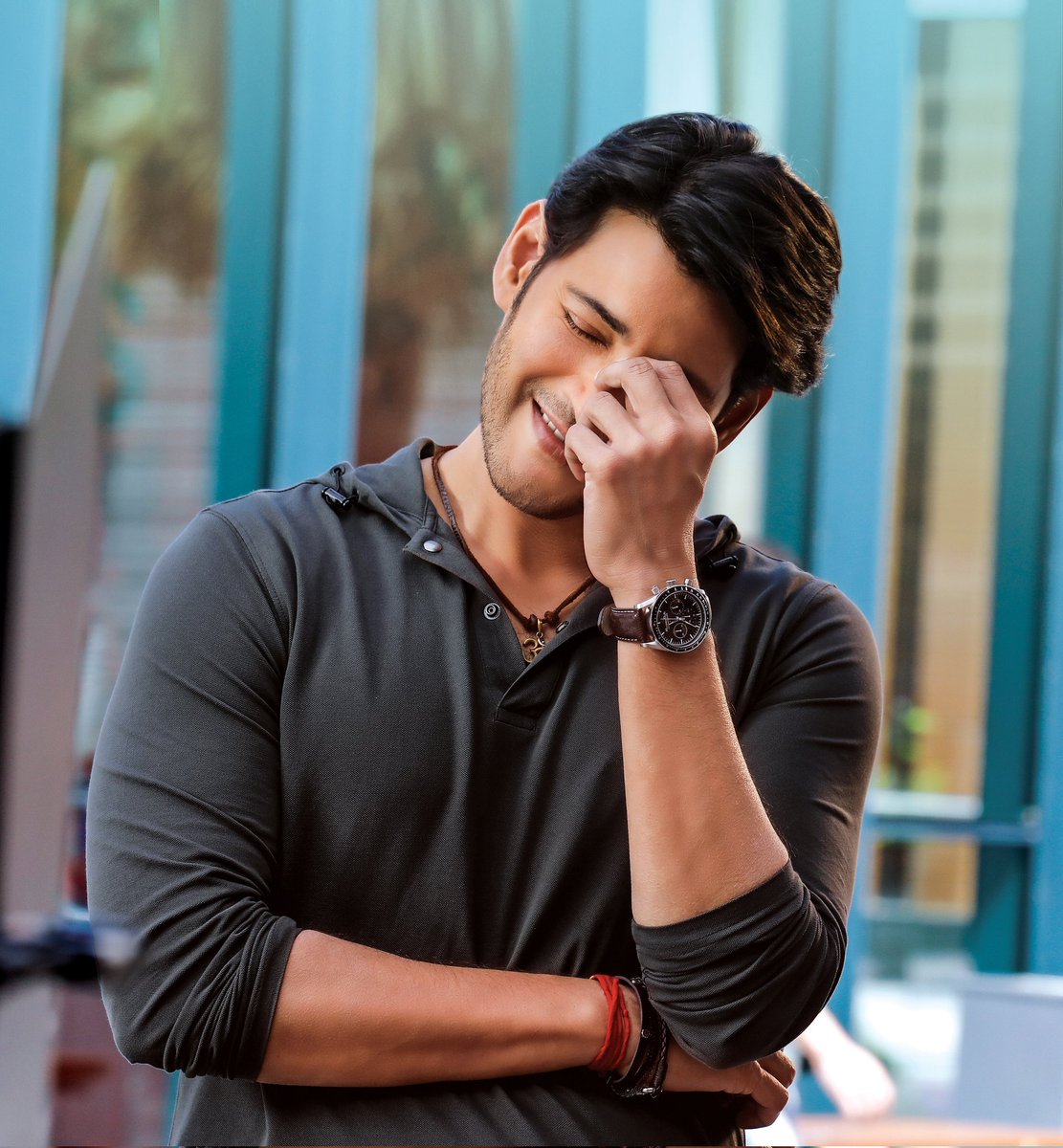 YOYOKINGOFRAP1's tweet photo. Choose your favorite actor?
#MaheshBabu #AlluArjun
            RT.                               Like https://t.co/3djelHF6r8