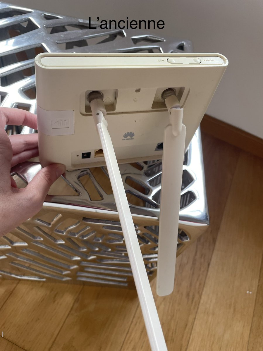 mel_la_rebelle's tweet photo. Il était temps que je change enfin ma Flybox #OrangeBe . Elle s’appelait encore Mobistar, était devenue jaune et ne se connectait plus trop! Ca faisait 6 ans que je l’avais!🤣 #Orange https://t.co/BYTSfMZdRn