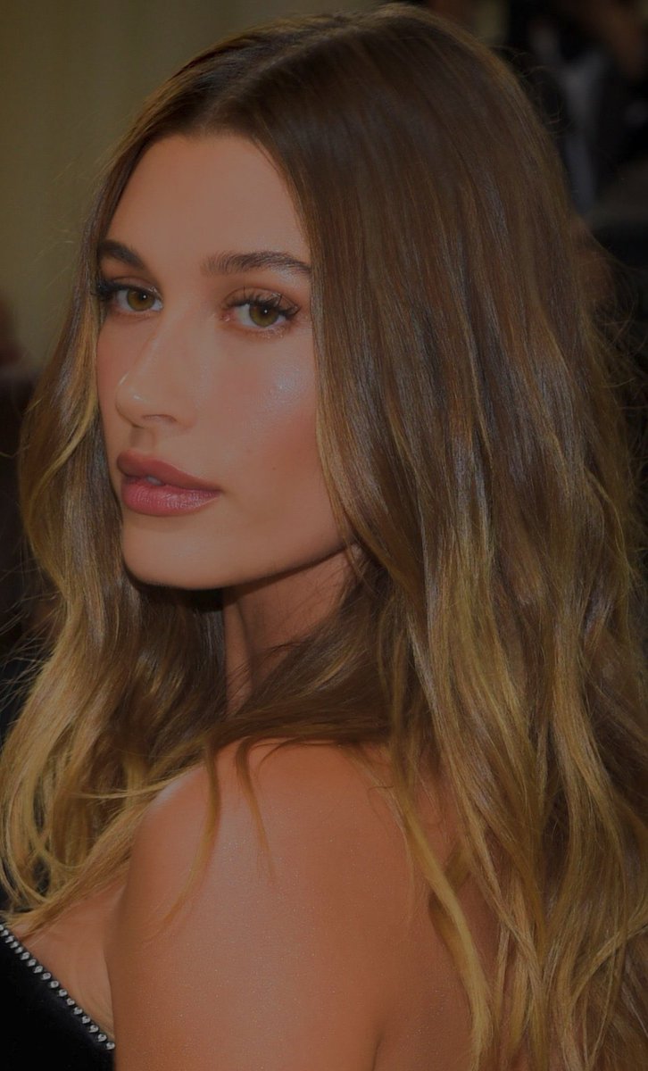 rapunzelstin's tweet photo. hailey bieber at met gala, 2021 https://t.co/dL1ssHy3fF