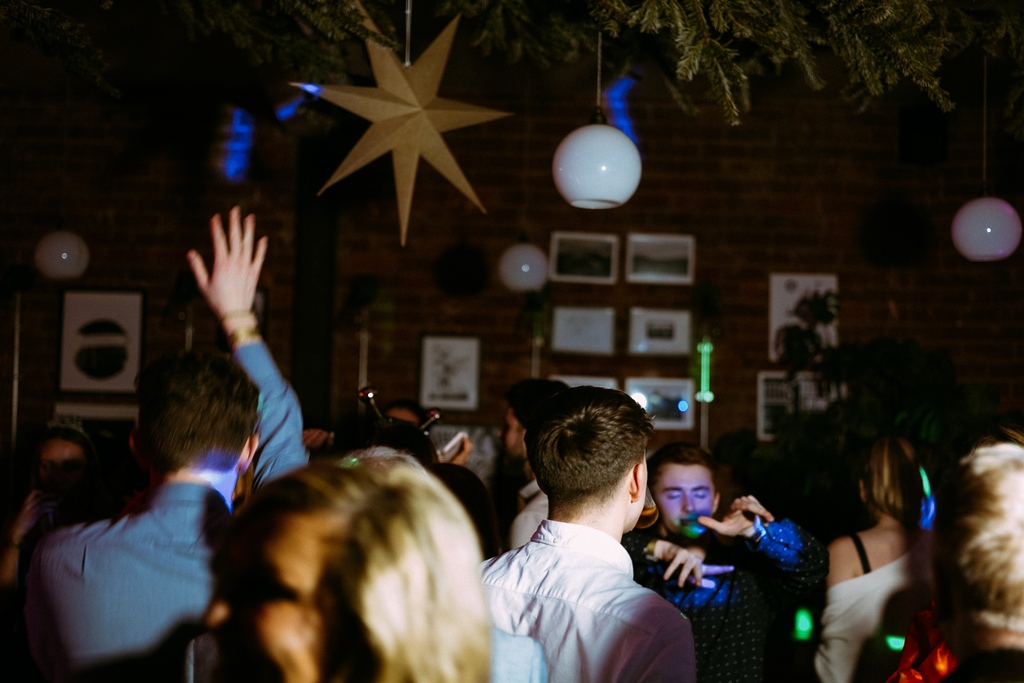 aruleoftum's tweet image. ☀️ Hereford Indie Food presents...⁠
⁠
MAY BANK HOLIDAY!⁠
Music, food, and sun (hopefully) in The Yard on the 1st May '22 from 6 pm.⁠

🎟️ TICKETS &amp;gt; herefordindiefood.com