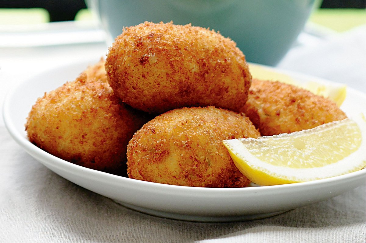 ChefsPass's tweet photo. Bacalao croquettes with aioli, just simply delicious
#bacalao #croqettes #croquettas #saltcod #aioli https://t.co/x5xPdvJFVj