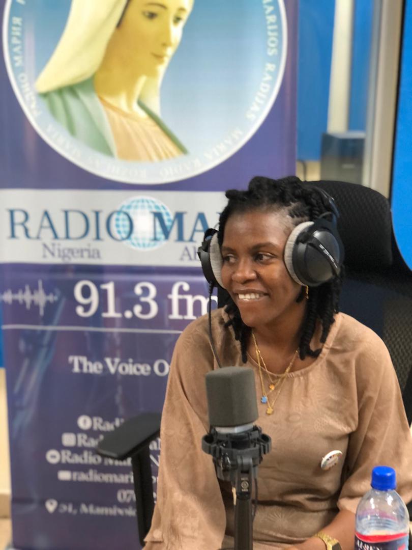 Ovonicely's tweet photo. Moyo was my guest this morning at Radio Maria 91.3Fm.We discussed the topic, The Culture of Volunteering. Every Nigerian who called-in during the program acknowledged that volunteering has been part of us as a  people 
My message to everyone is that, volunteer wherever, whenever. https://t.co/4rocuNWV9F