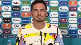 wurstschwert's tweet photo. “Als ich nach dem ersten Treffen unter der Dusche stand, hab ich plötzlich etwas warmes an meinem Oberschenkel gespürt. Ich seie nun ihr Freund.”

Mats Hummels mit@Erklärungsversuch https://t.co/svxtj5sV76