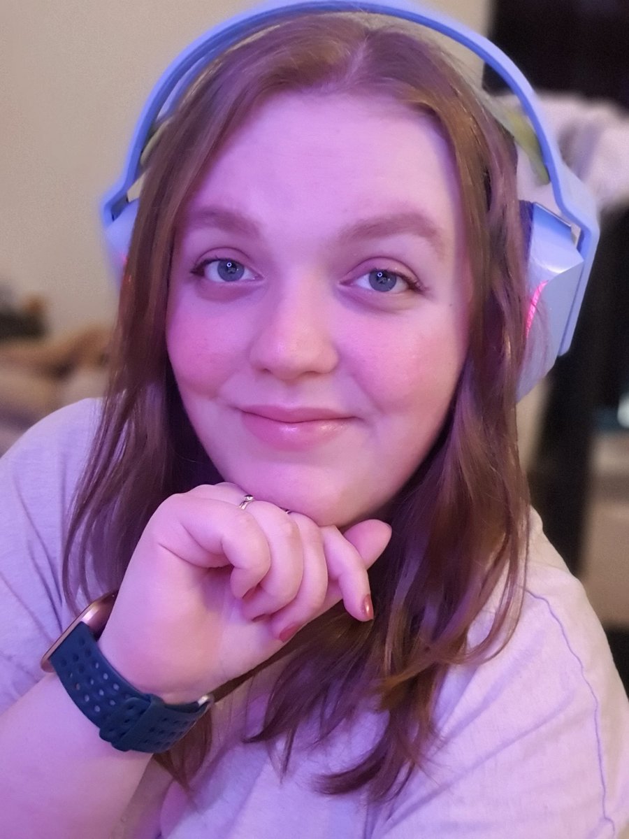 Happy Tuesday friends! ✨
I'm live now with the finale of Song of Horror! Come hold my hand while we fight off the derpness? 🥺

Twitch.tv/merlishness 🔴