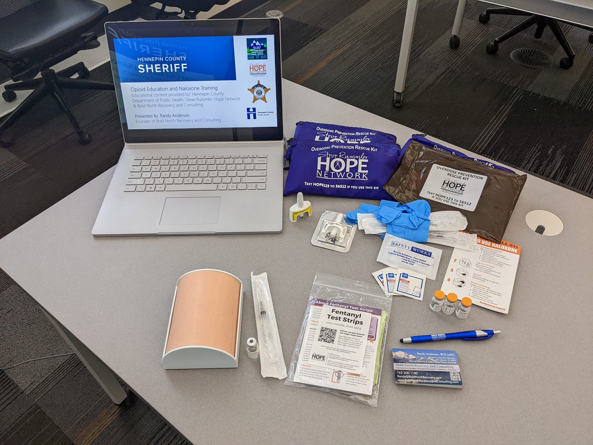 Randerson041's tweet photo. More than 20 people attended last night's @HennepinSheriff's #Opioid Education & #Naloxone Training. #StopOverdoseDeaths #CarryNarcanNow #StevesLaw #TeamWorkMakesDreamWork
@BoldRecovery @RummlerHOPE https://t.co/UUHqXxJJOl