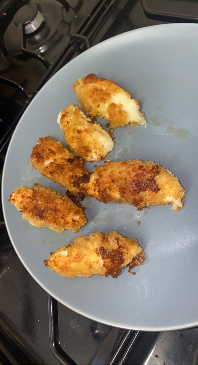 lassiecullerton's tweet photo. @OPAK_6DH jasmine made her own Mozzarella sticks at home as she didn’t get chance in class and taste really good!! https://t.co/IqBThGqv6O