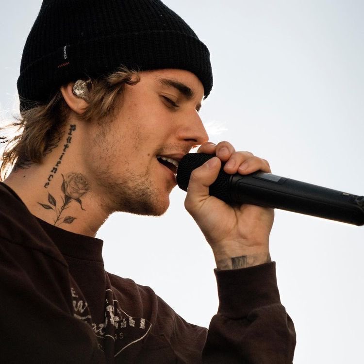 หลังจากเดินหน้าทำโปรเจค Justice In Action ผ่านการรณรงค์ให้คนตระหนักถึงประเด็นอ่อนไหวต่างๆทางสังคม ไม่ว่าจะเป็น การปฏิรูปกระบวนการทางอาชญากรรม, สภาวะโลกร้อน, การเลือกตั้ง และ ฯลฯ

จัสติน บีเบอร์ ยังจับมือกับ “BetterHelp” แพลตฟอร์มบำบัดจิตออนไลน์ สำหรับแฟนๆ+ทีมงาน เพื่อเข้ารับ-