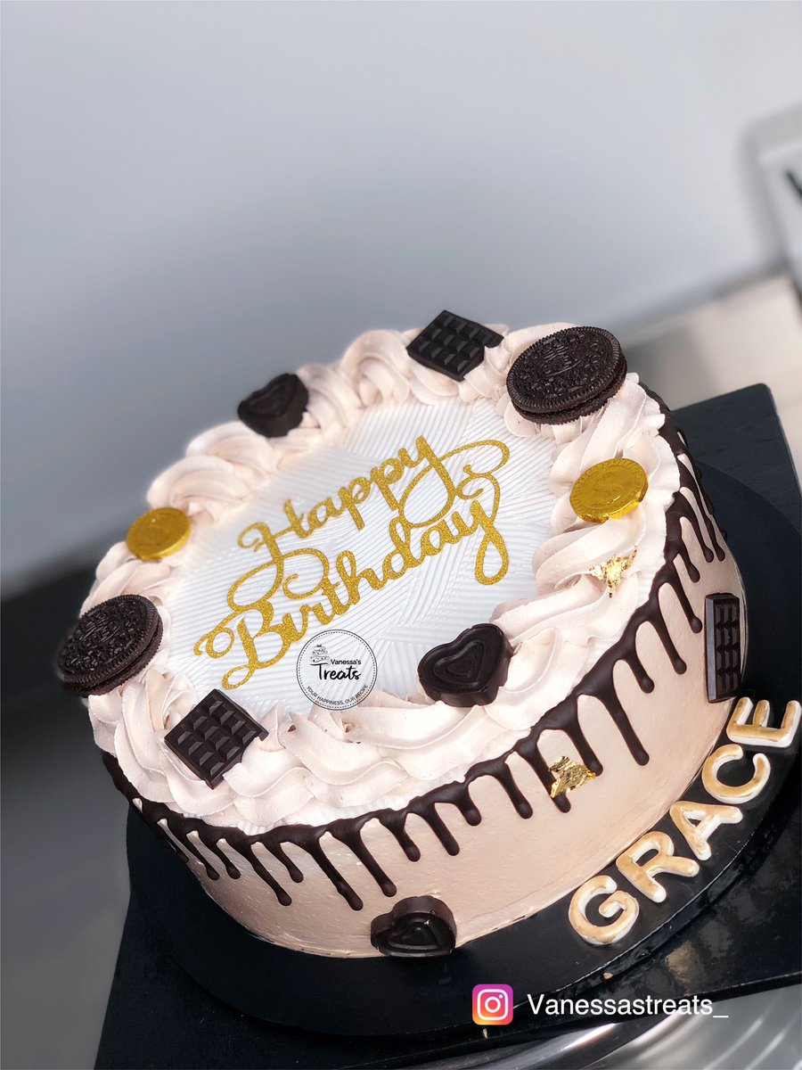 On a budget? This is for you. 
10” vanilla cake covered with whipped cream frosting -N12,000

Excluding delivery (no pick ups for now)
📍Warri