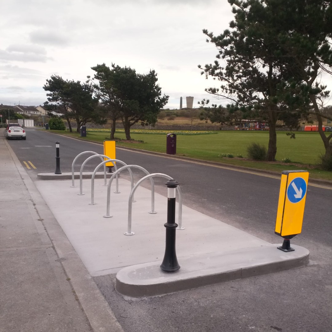 Fingalcoco's tweet photo. Our Active Travel team has recently installed bike stands at Burrow Road, Portrane. Stands like these are popping up all over Fingal, making it easier than ever to cycle to the shops, the park, the beach or to school or work.
#activetravel #cyclingireland #cyclethere https://t.co/5XG2u5I1ci