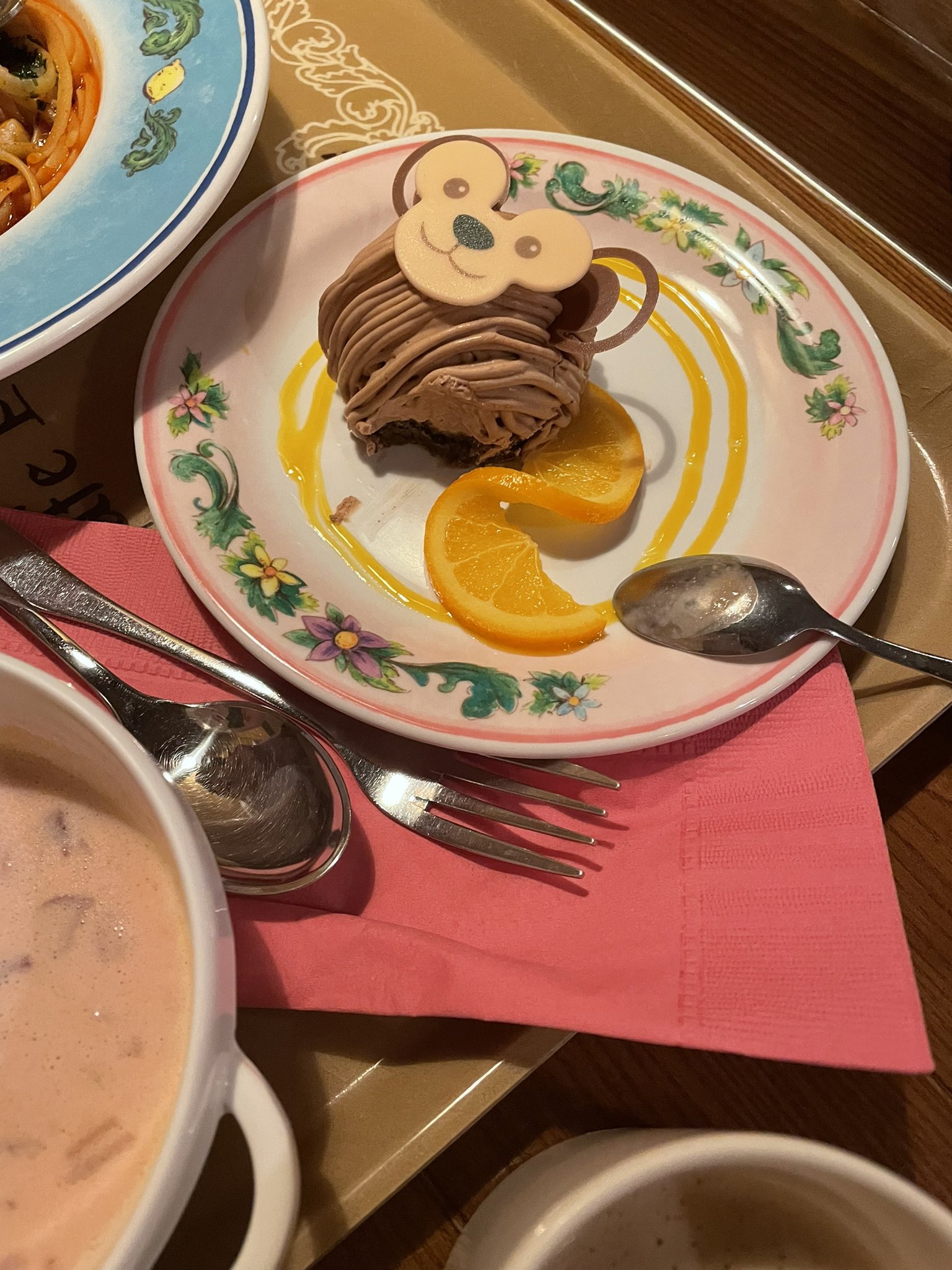 キャロライン 昨日ディズニーシーに行ってきたよぉ 天気も丁度良くてホントよかった O O 1年半ぶりのディズニー シーは久々だったぁ 美味しいご飯 食べ始めた後に写真を撮るって言うねw T Co Wuy2pqgtr3 Twitter