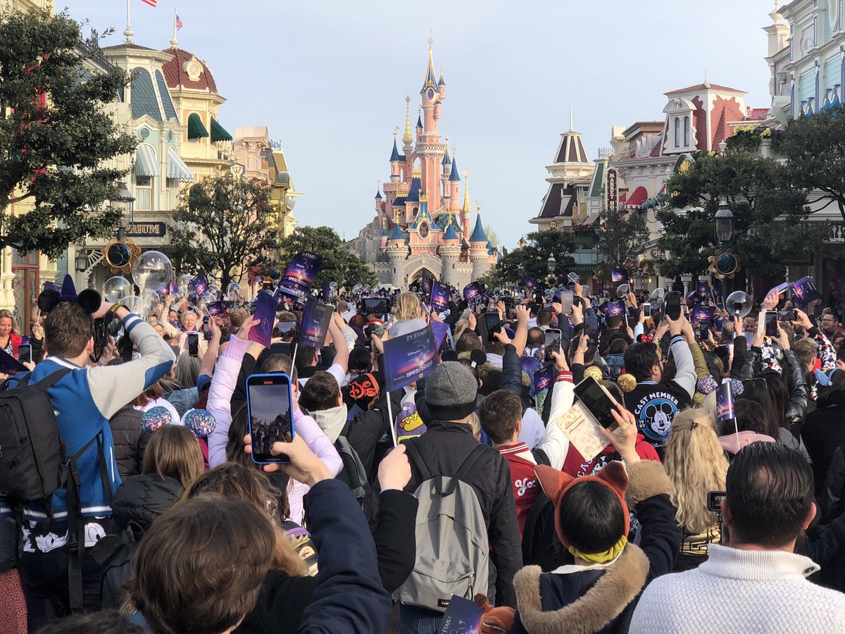 Retrouvez nous à 12h et 19h sur France 3Ile-de-France pour notre page spéciale consacrée au 30ème anniversaire de Disneyland Paris <a href="/F3Paris/">Michael Zorn</a>
