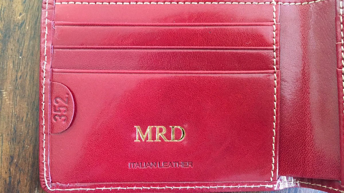 TheGameWallet's tweet image. You asked for it, and it's finally here!
Gold and Silver monogramming is now available on Cherry wallets, phone cases and accessories. Name, initial or number your unique product, now with some more colour!