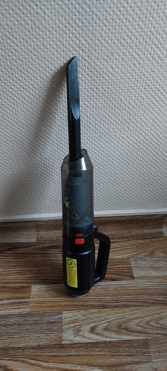 JonathanPlant4's tweet photo. George the hoover. First time in Wales #wa22 #chaletchic https://t.co/HVyt6PJXuw