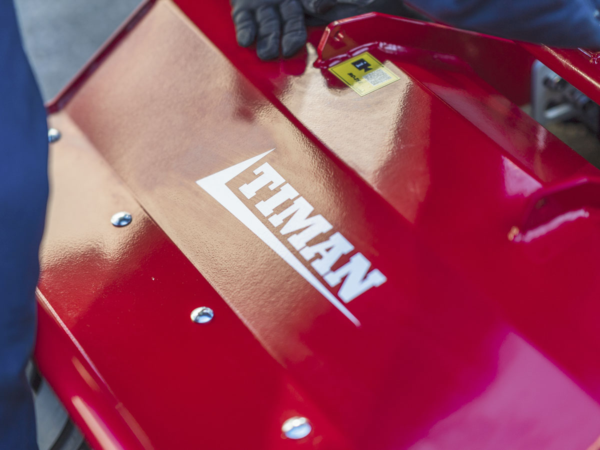 shingushokomach's tweet photo. 「TIMAN」はデンマークの農業機・草刈機メーカーで、ヨーロッパをはじめ、アジアなど世界中に展開中。深紅のボディがかっこいい！

先端設備等導入制度・中小企業経営強化税制「工業会証明書」を発行できますので、是非ご利用ください

#ラジコン式
#法面
#斜面
#安全
#優遇税制
#NETIS
#農林業 https://t.co/ec8ixjafWu